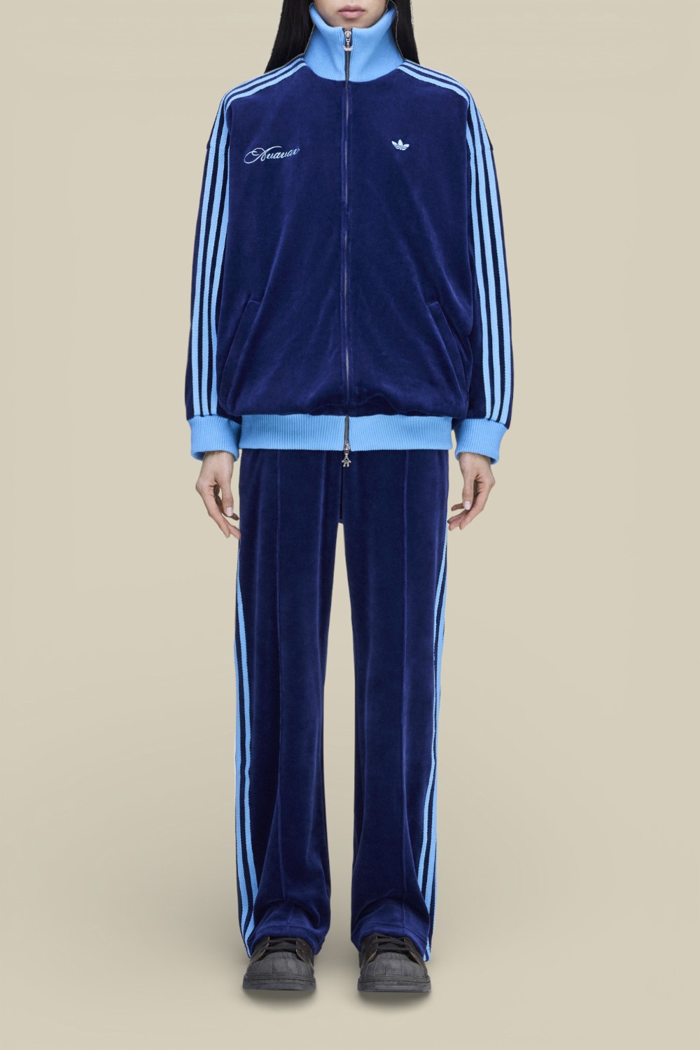 תמונת כל הלוק של מכנסי ג'וגר